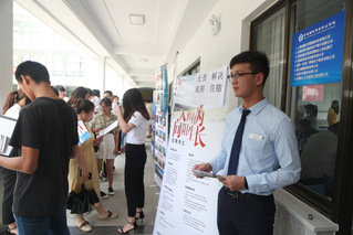 我校顺利举办2019年上半年毕...